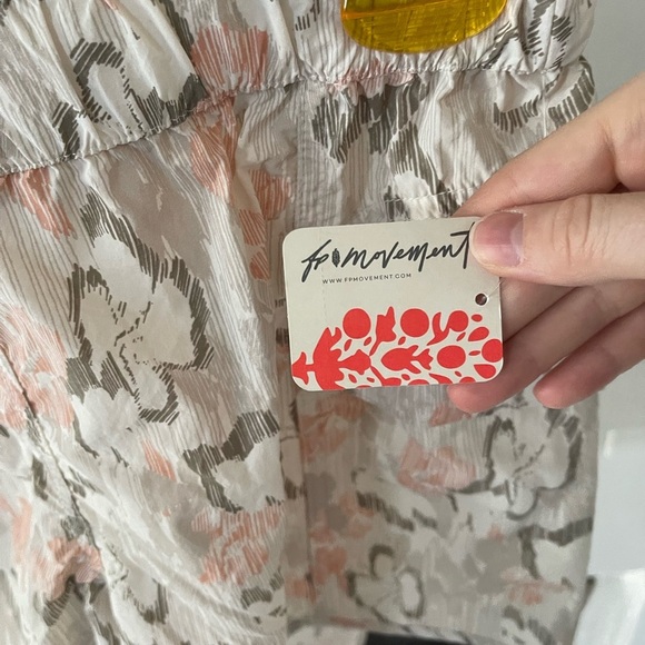 NWT FP Movement Free People In the Wild Shorts Printed XS - Picture 4 of 5